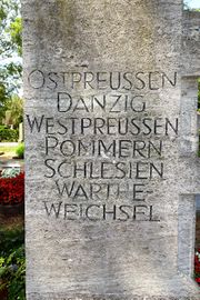 Vertriebenen Denkmal Stadeln 2.jpg