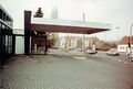 Ehemalige Tankstelle () im Bereich der , rechts im Bild , im Hintergrund die , 1992