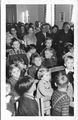 Ehepaar Schickedanz und andere Eltern zu Besuch im Quelle-Kindergarten an der , 1952