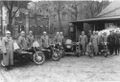 Motorradstaffel der Stadtpolizei vor der Wache in der Schwabacher Straße neben der Brauerei Humbser (1954)