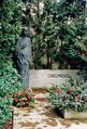 Familiengrab Grundig auf dem Hauptfriedhof (Mutter und zweite Ehefrau von <a class="mw-selflink selflink">Max Grundig</a>), Februar 2001