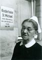 Schwester Marie vor dem Kinderheim St. Michael, ca. 1965