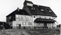 1991:  Das Lagerhaus der  mit Sicht von der Straße  aus. Wurde 1998 abgerissen, heute Brachfläche. Rechts am Gebäude der Bahnübergang nach Steinach.