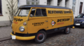 VW Transporter mit Firmenbeschriftung »Reifenhaus Sommer«, gesehen in Lübeck