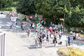 Gegendemonstranten der Intifada Nürnberg am Israeltag vor Fürther Stadthalle, Juli 2024