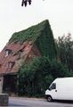 ehem. Scheune mit vielen Dachböden unter dem großen Dach für die Tabak Trocknung an der <!--LINK'" 0:139-->. Später zum Wohnhaus umgebaut und nach der Aufnahme vom Juli 1999 abgerissen.