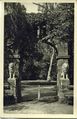 Ansichtskarte vom Eingang zum Klostergarten im <!--LINK'" 0:39-->. Die beiden Löwen wurden 1911 von <!--LINK'" 0:40--> gestiftet.