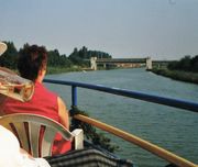 Main-Donau-Kanal Blick Sicherheitstor Fürth und Würzburger Brücke.jpeg