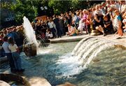 NL-FW 04 1486 KP Schaack Eröffnung Paradiesbrunnen 17 Sept 1995.jpg