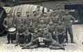 1. Weltkrieg: Soldatengruppe im Hof der  - Aufnahme aus dem Jahr 