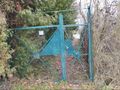 Geschlossenes Tor des Zugangs zur Gartenkolonie "Eigene Scholle" am Brünnleinsweg 58