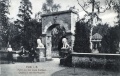 Ansichtskarte vom Eingang zum Klostergarten im <!--LINK'" 0:57-->. Die beiden Löwen wurden 1911 von <!--LINK'" 0:58--> gestiftet.