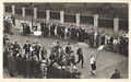 Faschingsumzug 1935 an der Jakobinenunterführung, Gruppe Nr. 63 Trachtler,  rechts das Gelände des <!--LINK'" 0:103-->