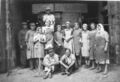 Dreschgemeinschaft im Bauernhof <!--LINK'" 0:39--> im Jahr 1930. Namensliste unter Foto - Beschreibung.