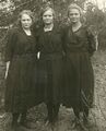 Marie Frank (rechts) mit ihren Schwestern Elisabeth und Emma T., 1922
