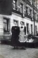 Waisenhaus nach 1933 mit (rechts) Marie Stumpf als Verbandsschwester