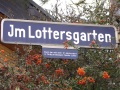 Straßenschild Im Lottersgarten mit Erläuterung