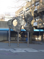 Edelstahl-Plastiken Schulzentrum Tannenplatz.jpg