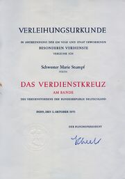 Bundesverdienstkreuzurkunde Marie Stumpf.jpg