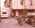 Gehweg vor Gebäude Königstr. 93 zur Kirchweihzeit. 1980er Jahre
