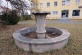 Ehem. Brunnen vor dem Gebäude Robert-Koch-Straße 56, Mrz 2023