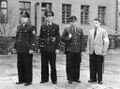 Der Wandel der Uniformen der Fürther Stadtpolizei seit 1945 (von rechts).
