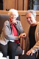 Ruth Weiss und Alexander Mayer im  anlässlich der Übergabe einer Festschrift zum 98. Geburtstag von Weiss