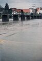 Hochwasser in Vach, Fußgängersteg nach Mannhof, die Brückenstraße unter Wasser Feb. 1987. Heute steht hier der hochgelegte <!--LINK'" 0:114-->