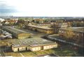 Blick vom Riesenrad des  1998 über die <a class="mw-selflink selflink">Trainkaserne</a> in Richtung . Mitte rechts Gebäude 79 (heute abgerissen), links daneben Gebäude 72, dahinter Gebäude 71