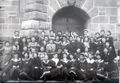 5. Klasse der Höheren Mädchenschule im Jahr 1907. Hinterste Reihe Erste von rechts: <!--LINK'" 0:13-->.