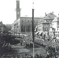Königsplatz mit Aufmarsch der Nationalsozialisten, um 1934 – 4 000. Bild in FürthWiki!
