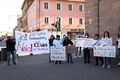 Kundgebung der Bürgerinitiative "Kein ICE-Werk bei Harrlach" vor dem Rathaus, März 2022
