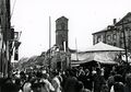 Michaelis-Kirchweih mit Fahrgeschäften auf der Helmplatz - im Hintergrund die Kirche "Zu Unserer Lieben Frau", 1937