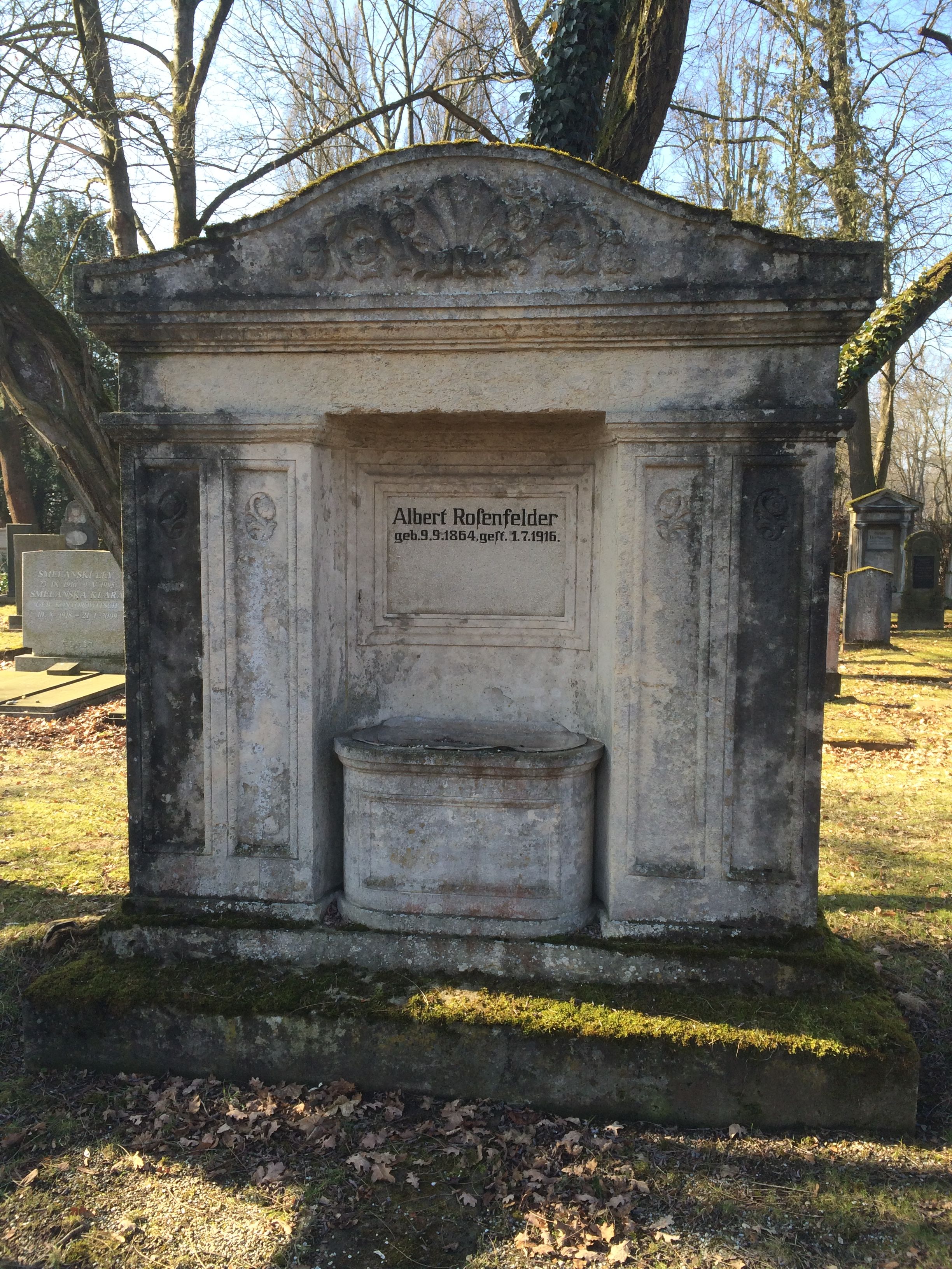 Grab v. Albert Rosenfelder am Neuen Jüd. Friedhof.JPG