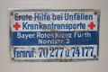 Historisches Hinweisschild des Roten Kreuzes in einem Haus in der <!--LINK'" 0:19-->, noch mit altem Straßennamen <i>Nordstraße</i>