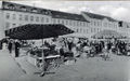 Schwarz-Weiß-Fotografie vom Fürther Wochenmarkt, um 1950