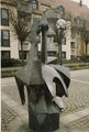 Bronzeplastik <i>"Gänse"</i> von <a class="mw-selflink selflink">Heinz Heiber</a> am Paisleyplatz (ehemals). Wurden wegen Baumaßnahme an den  umgesetzt. Aufnahme vom 5.3.1989.