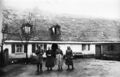 Bauernhof alte Haus Nummer 47 "Zum Fein" mit Besitzer Andreas Kessler, Ehefrau Ursula, Marie Derbfuß, geborene Kessler und Margarete Langfritz, geborene Kessler, Aufnahme von 1925