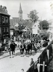 Burgfarrnbach Kirchweihumzug ca 1920.jpg