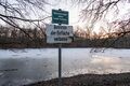 Stadtparkweiher im Winter - mit dünner Eisschicht, Dez 2024