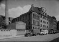 Blick in die Gebhardtstraße mit den Häusern 21 - 25, und Luisenstr. 14, ca. 1935. In der Bildmitte die Firmengebäude der Zuckerwarenfabrik Hegendörfer, links das Kesselhaus